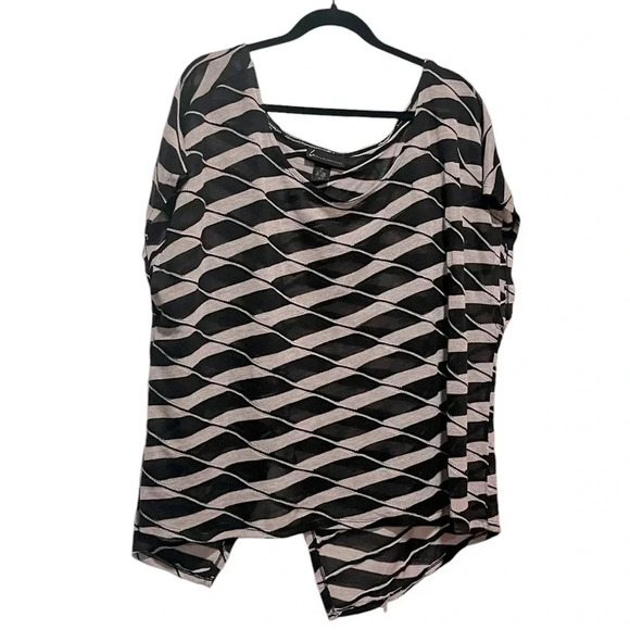 ❤️2/$11 Lane Bryant Geometric Asymmetrical Black Tan Short Sleeve Sweater sz 22 - Picture 8 of 8